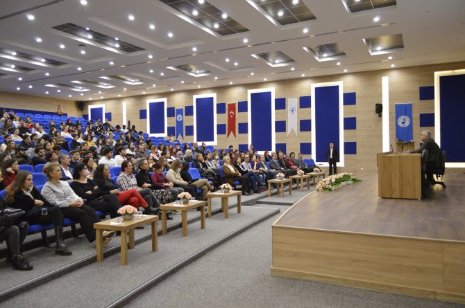 Paü’de Ressam Dali’nin Psikobiyografisi Anlatıldı