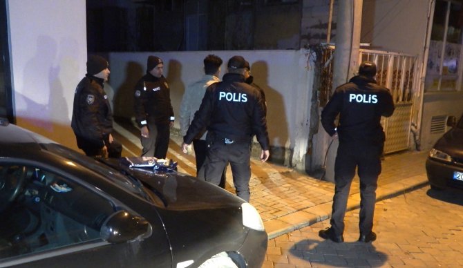 Kovalama Sonucu Yakalanan Uyuşturucu Taciri, Gazetecilere Hakaret Etti