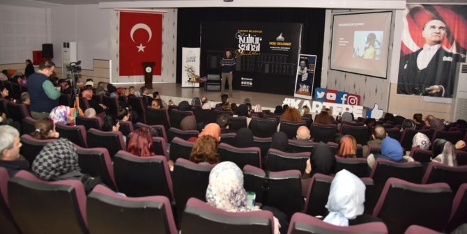 Uzmanı Uyardı: "İ̇lk 36 Ay Çocuklar Ekrana Hiç Bakmamalı"
