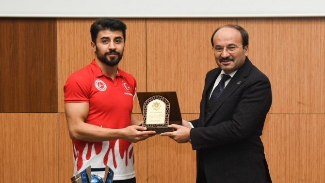Etü’de Madalya Kazanan Sporcular İçin Tören Düzenlendi