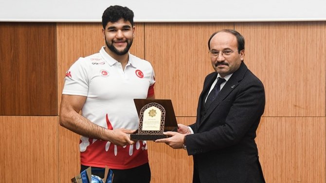 Etü’de Madalya Kazanan Sporcular İçin Tören Düzenlendi