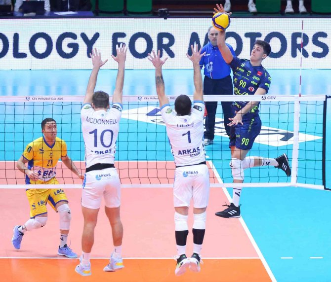 Cev Cup: Valsa Group Modena: 3 - Arkas Spor: 0