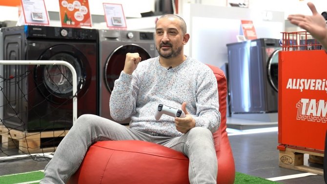 Eski Milli Futbolculardan Oyun Konsolunda Gol Düellosu