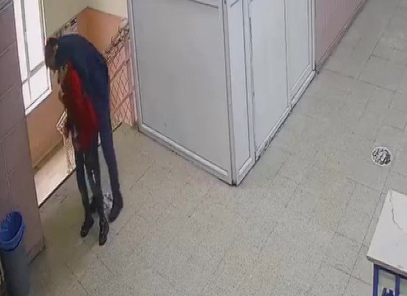 Müdür Yardımcısının Heimlich Manevrası Öğrencinin Hayatını Kurtardı