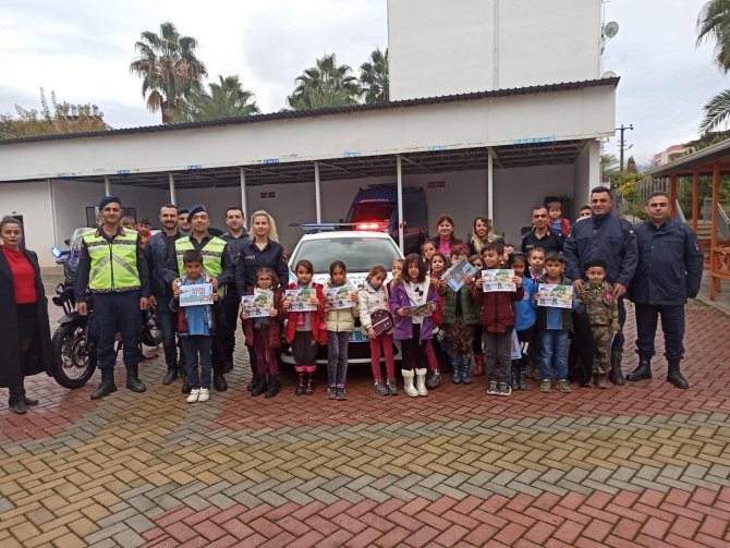 Gazipaşa’da Jandarmayı Ziyaret Eden Öğrencilere Trafik Eğitimi Verildi