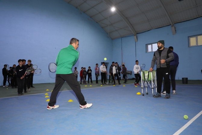 Gençlik Spor İ̇l Müdürü Din, Sporcularla Antrenman Yaptı