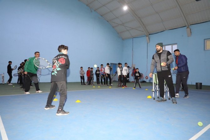 Gençlik Spor İ̇l Müdürü Din, Sporcularla Antrenman Yaptı