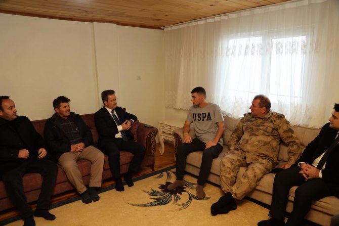 Gazi Teğmen Köksal’a Moral Ziyareti