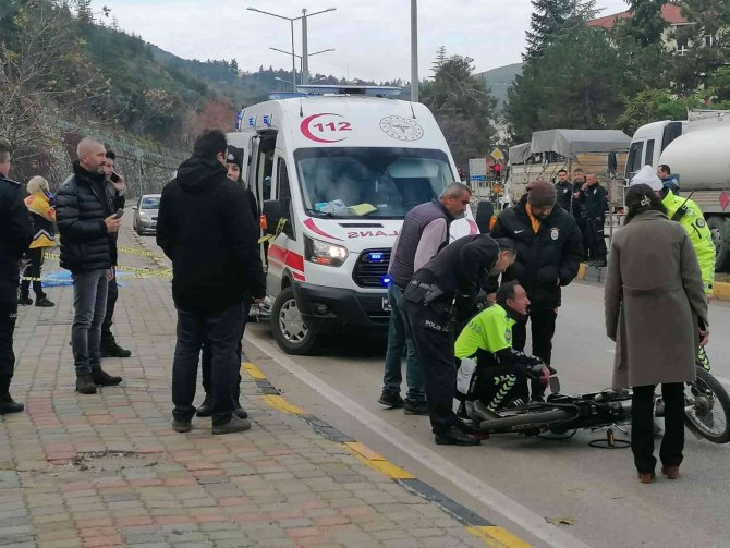 Tıra Çarpan Motosikletin Sürücüsü Hayatını Kaybetti