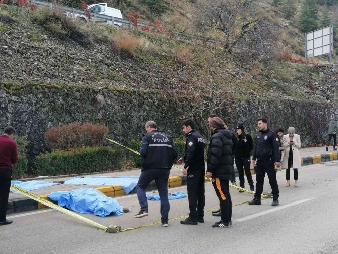 Tıra Çarpan Motosikletin Sürücüsü Hayatını Kaybetti