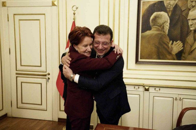 İ̇mamoğlu Ve Akşener Karar Sonrası Birbirlerine Böyle Sarıldı