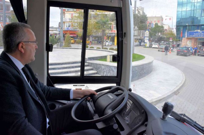 Karacabey Belediyesi’nin Araç Filosuna Bir Araç Daha Katıldı