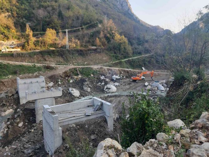 Selde Taşan Zarbana Çayı’nda Islah Çalışmaları Sürüyor