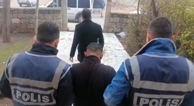 Aranan Şahıslara Eş Zamanlı Operasyon: 18 Gözaltı
