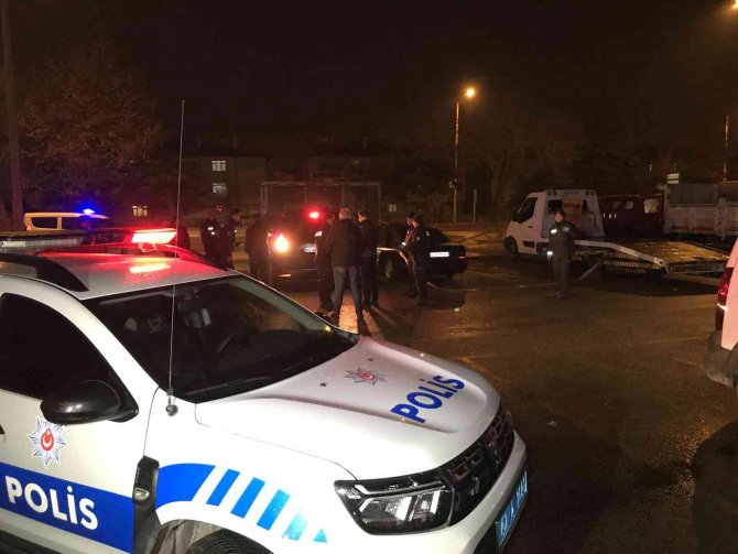 Otoparktaki Araç İçerisinde Ölü Bulundu