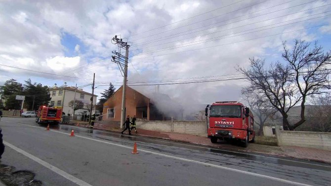Müstakil Ev Çıkan Yangında Kullanılamaz Hale Geldi