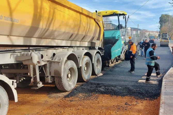 Yarımca Sahil Yoluna Bin 200 Ton Asfalt