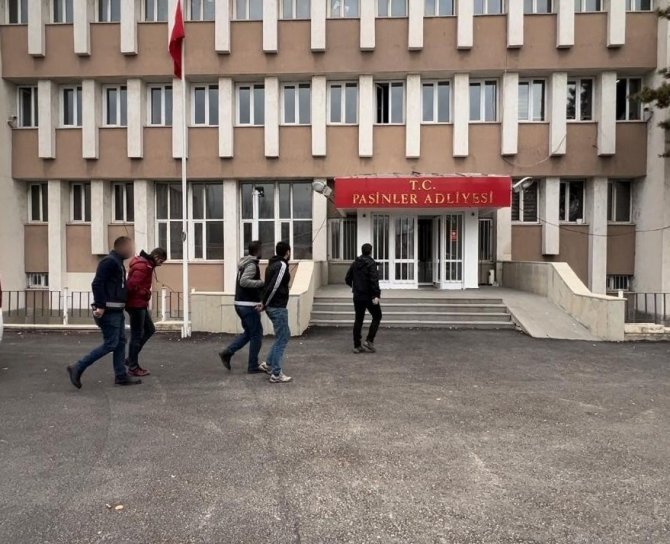 Baz İstasyonundan Akü Çaldılar, Kıskıvrak Yakalandılar