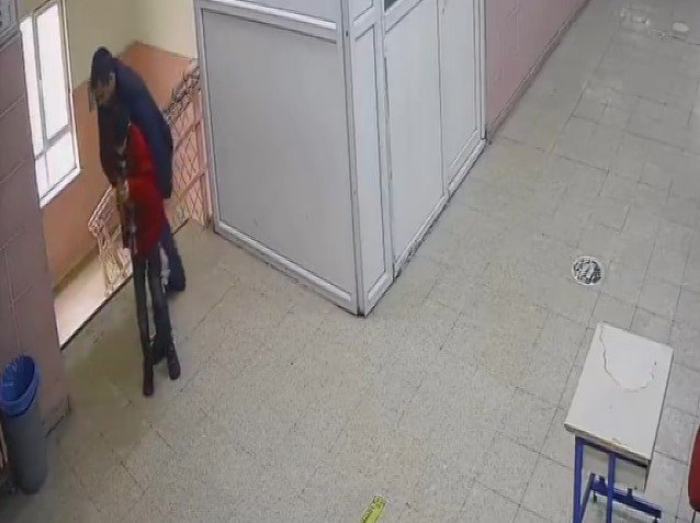 Müdür Yardımcısının Heimlich Manevrası Öğrencinin Hayatını Kurtardı