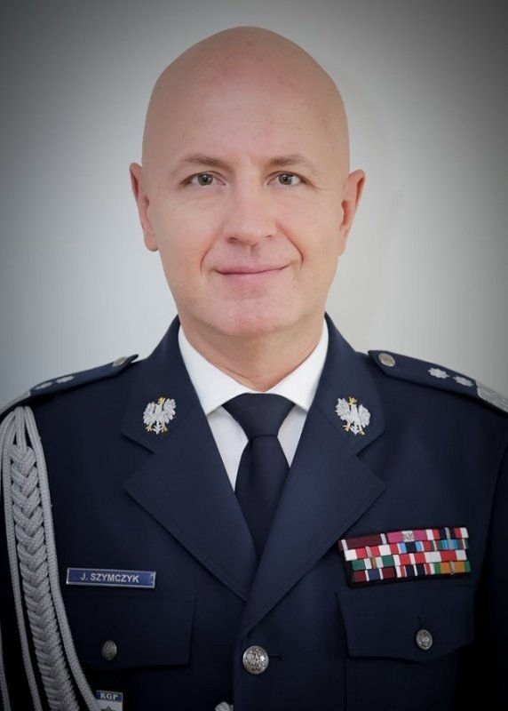 Polonya Emniyet Müdürü Szymczyk, Kendisine Verilen Hediyenin Patlaması Sonucu Yaralandı
