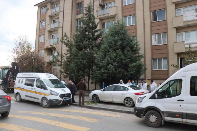 Çöp Evde Ölü Bulundu: Polis Ekipleri Harekete Geçti