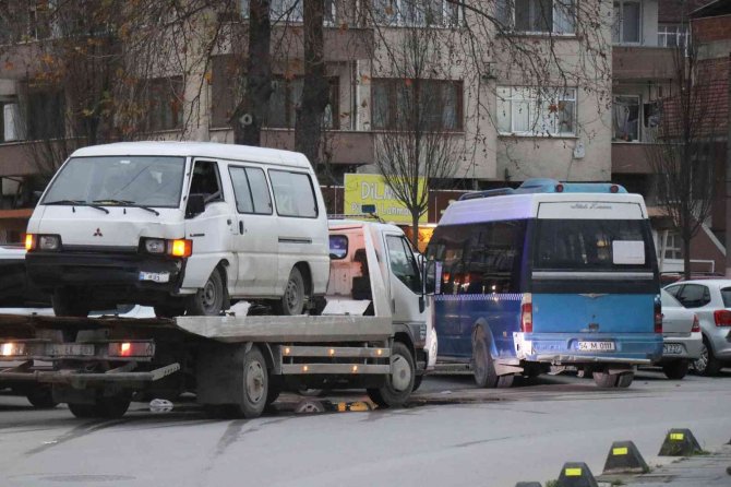 Yolcu Minibüsü İle Panelvan Kafa Kafaya Çarpıştı: 5 Yaralı