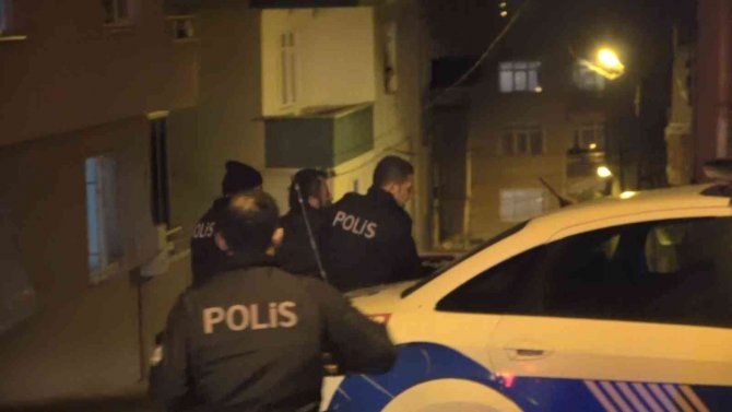 Önce Evinin Banyosunda Ateş Yaktı, Sonra Çatıya Çıktı