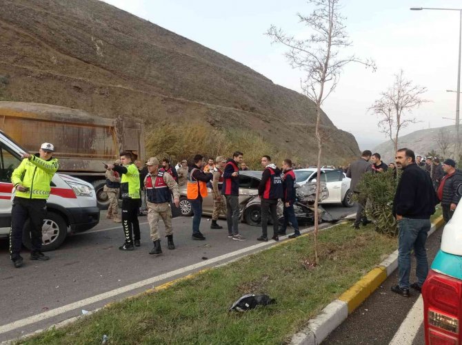 Siirt’te Zincirleme Kaza: 5 Yaralı