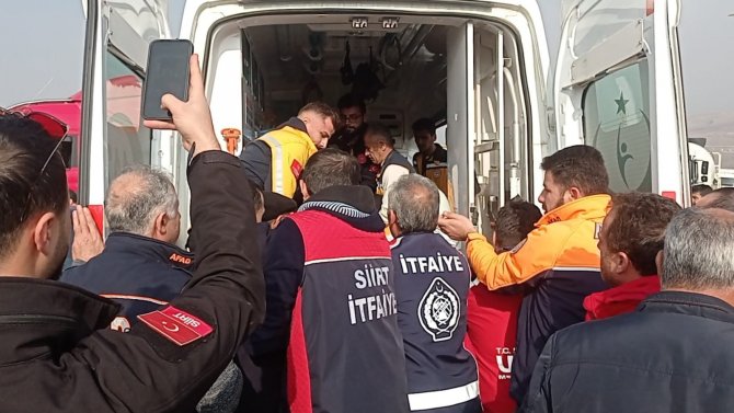 Siirt’te Otomobil İle Minibüs Çarpıştı: 3 Yaralı