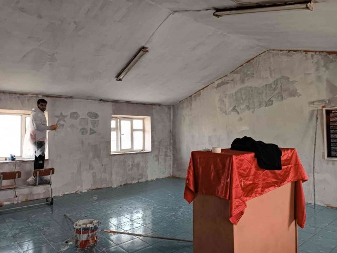 Gönüllü Öğrenciler Bir Araya Geldi, Köy Okulunu Adeta Masal Evine Çevirdiler