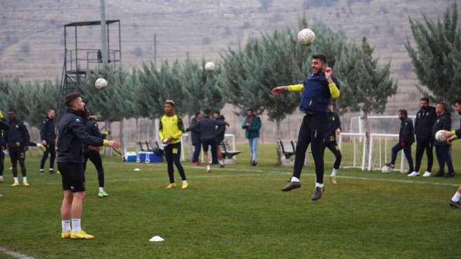 Hasan Özer: "İ̇çerdeki Galibiyet Hasretine Biran Önce Son Vermek Zorundayız"