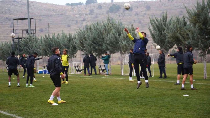 Hasan Özer: "İ̇çerdeki Galibiyet Hasretine Biran Önce Son Vermek Zorundayız"