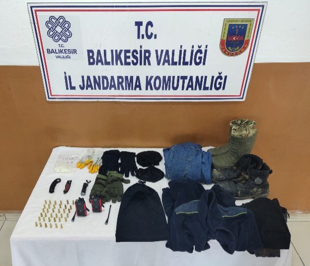 Kasa Hırsızları Jandarmadan Kaçamadı