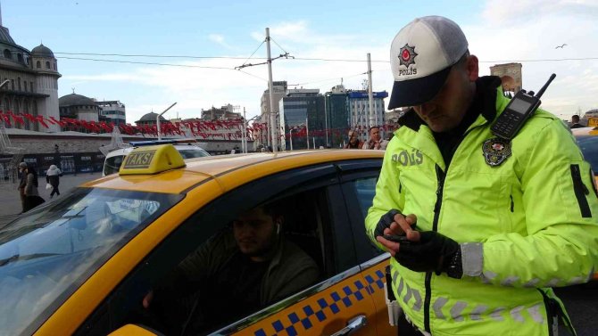 Taksim’de Taksimetre Açmayan Ve Pazarlık Yapan Taksicilere Ceza Yağdı