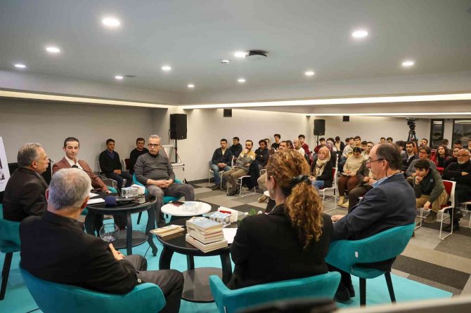 Gençlerle Kitap Sohbetlerinde 6 Eser Ele Alındı