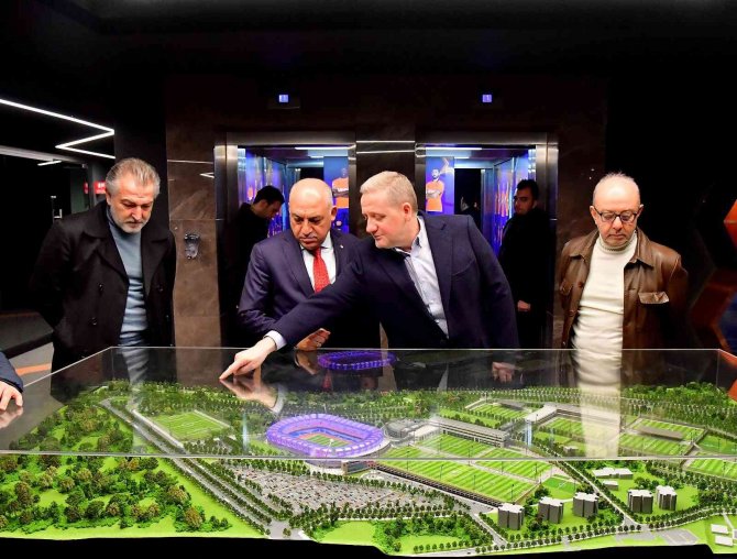 Mehmet Büyükekşi’den, Medipol Başakşehir’e Ziyaret