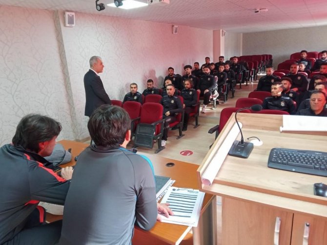 Vanlı Spor İnsanı Enver Kaya Adına Antrenör Semineri