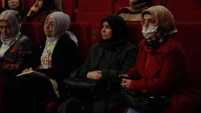 Uşaklı Danışmanlara Çocuk İstismarında Farkındalık Eğitimi