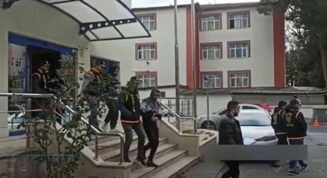 Yalova’da 2 Hırsızlık Zanlısı Tutuklandı