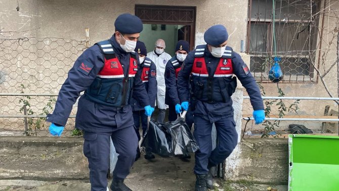 Yangında Dumandan Boğulan Yaşlı Kadın Hayatını Kaybetti
