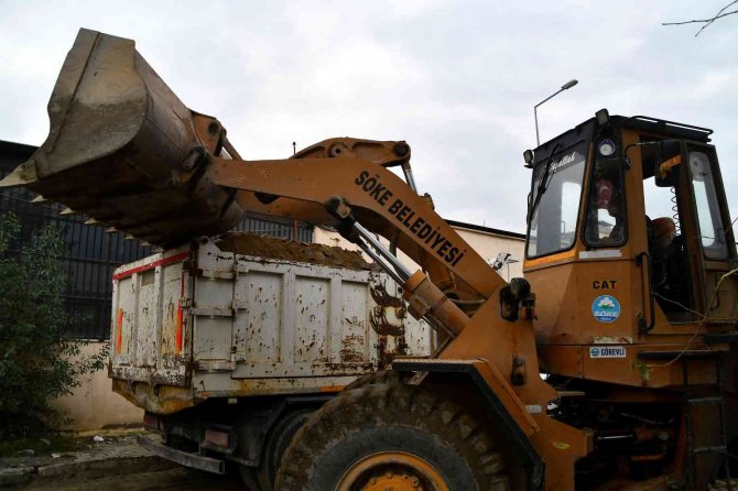 Söke Belediyesi’nden Sanayi Sitesi’nde Yeşil Alan, Otopark Ve Yol Çalışması