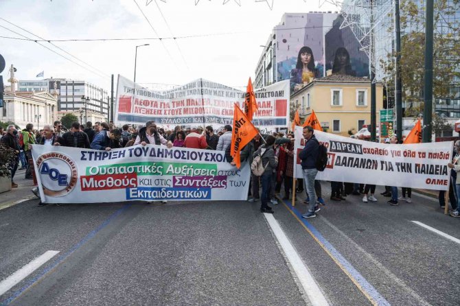 Yunanistan’da Yüzlerce Protestocu Eğitime Daha Fazla Bütçe Ayrılmasını İstedi