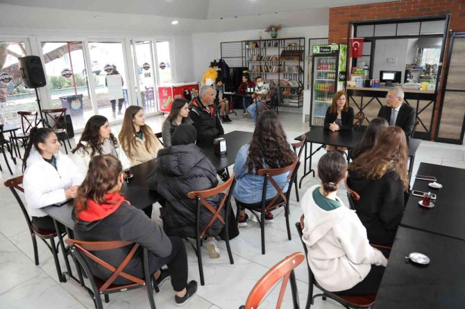 Tarhan: "Spor, Eğitim Hayatında Önemli Bir Yere Sahip"