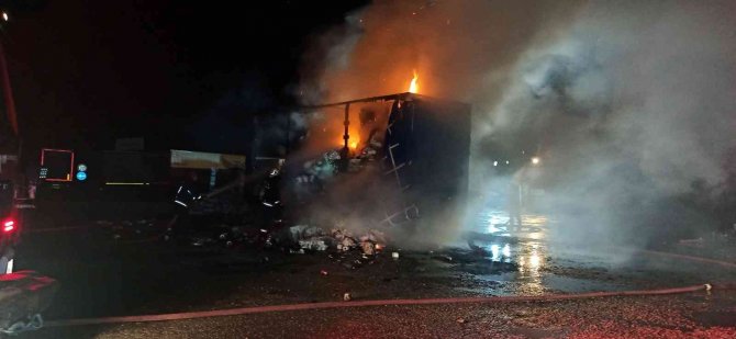 Alev Topuna Dönen Tıra Araç Yıkama Tabancasıyla Müdahale Etti