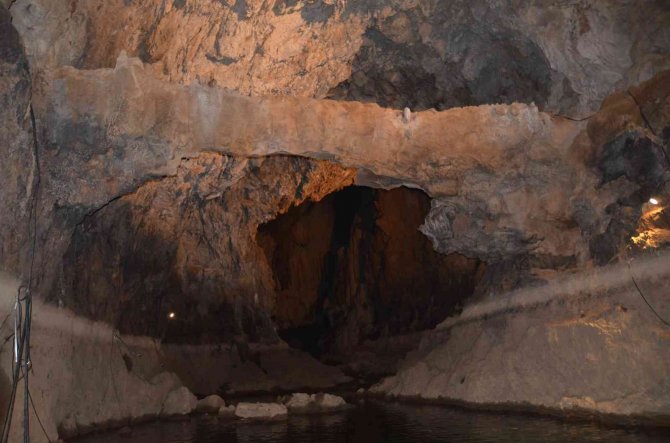 10 Ayda 100 Bin Kişinin Ziyaret Ettiği Altınbeşik Mağarası Ziyaretçi Rekoru Kırdı