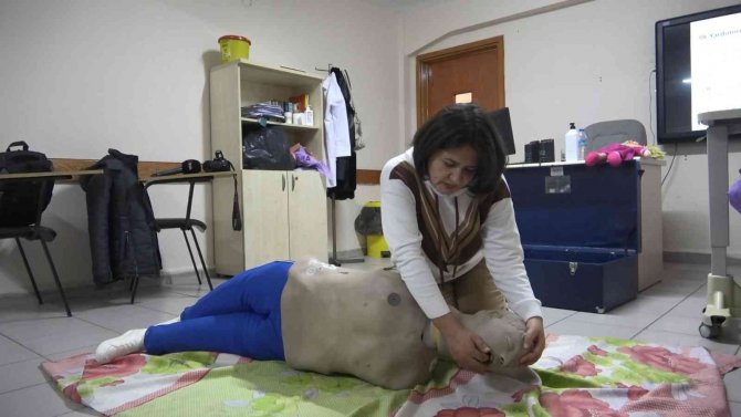 Arkadaşlarının Dili Boğazına Kaçmıştı, O Futbol Takımına İlkyardım Eğitimi
