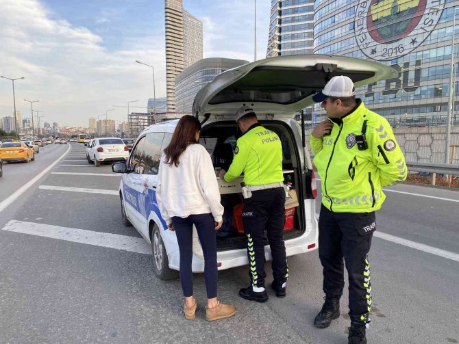 Ataşehir’de Çakar Denetimi: Kurallara Uymayan Sürücülere 3 Bin 508 Tl Ceza