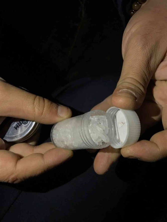 Jandarmanın Durdurduğu Şüphelilerden Uyuşturucu Madde Ele Geçirildi