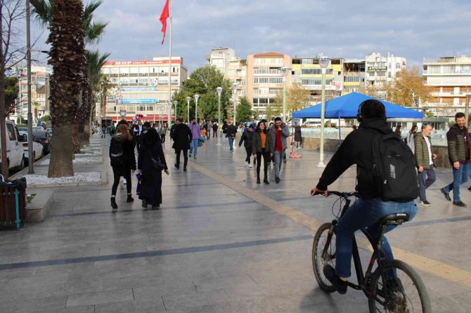 Aydın Havası Şaşırttı, Termometreler 22 Dereceyi Gösterdi