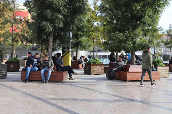 Aydın Havası Şaşırttı, Termometreler 22 Dereceyi Gösterdi